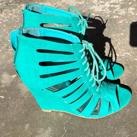 Wedge heels in Size 5 - Teal color - Picture 3 of 4